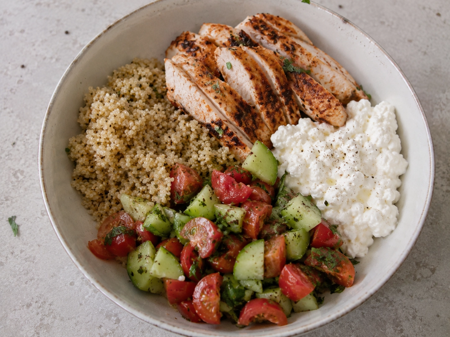 High-Protein Lunch Bowl with Chicken, Quinoa and Cottage Cheese