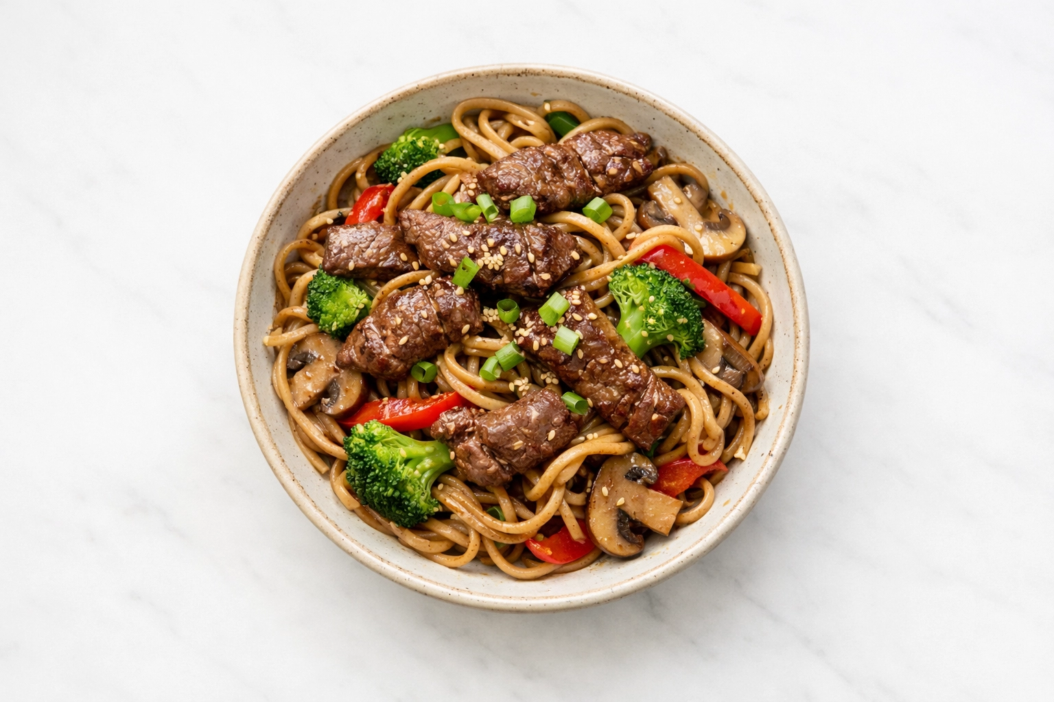 Runderreepjes met sesamgroenten en noedels